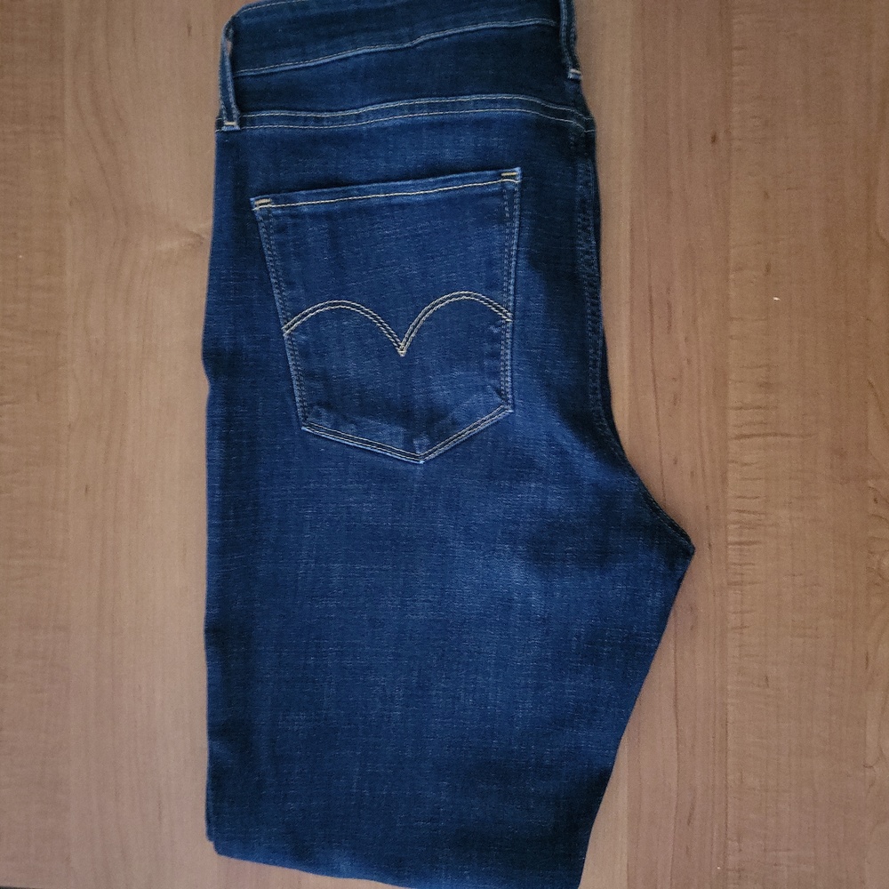 Womens Levi jeans